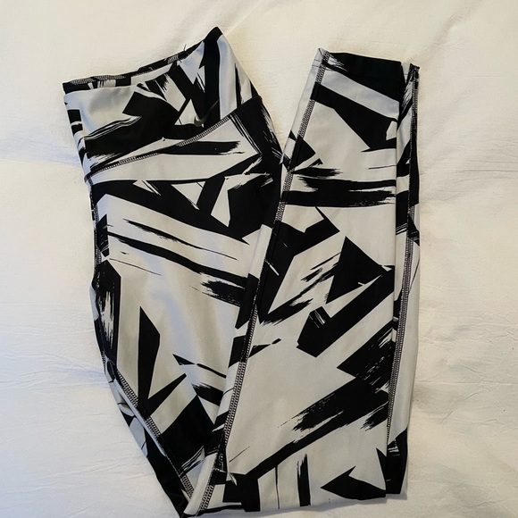 Nike black & white abstract tights - Picture 1 of 6